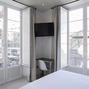 https://the-lights-suites.1costadelsol.com
